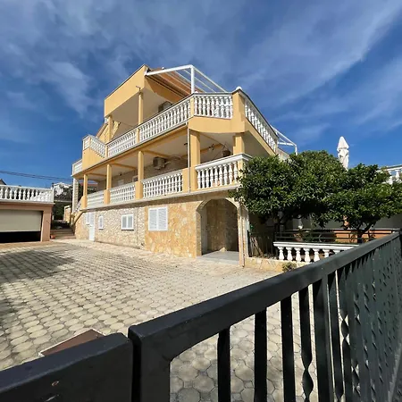 Sun Apartment